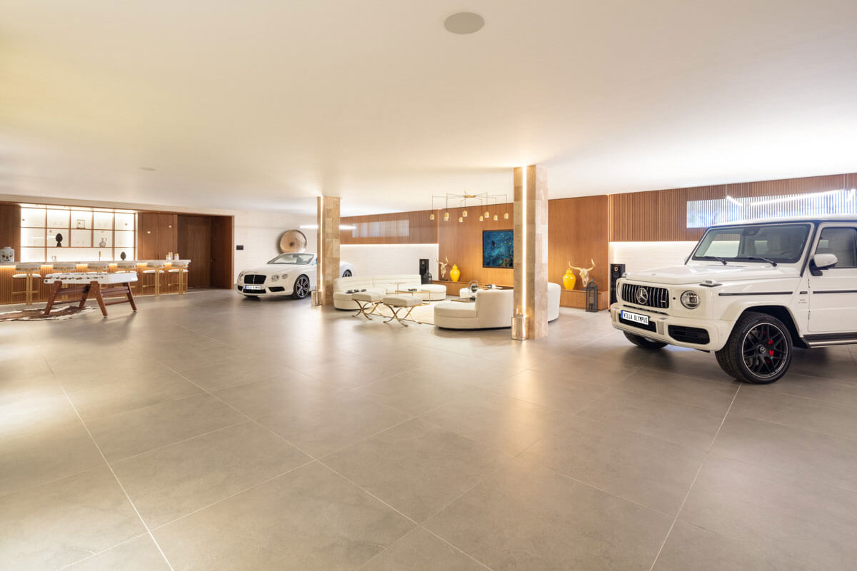 Villa Olympus garage