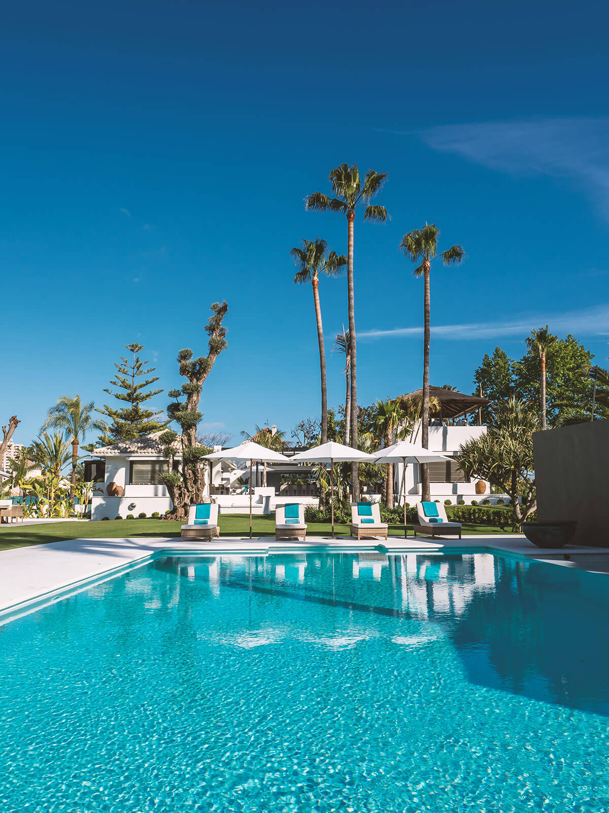frontline golf villa pool