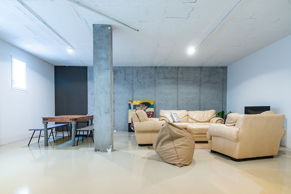 villa bungalow basement